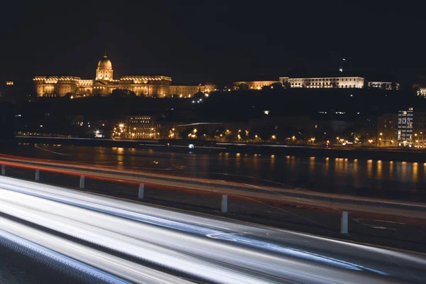 在布达佩斯 匈牙利议会照明建筑的夜景 — 图库照片