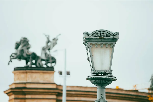 布达佩斯的英雄广场 一个献给匈牙利饥饿国王的广场 — 图库照片