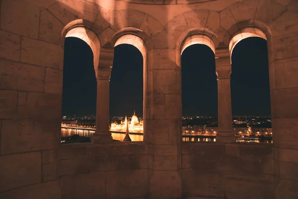 Vista Nocturna Del Edificio Iluminado Del Parlamento Húngaro Budapest —  Fotos de Stock
