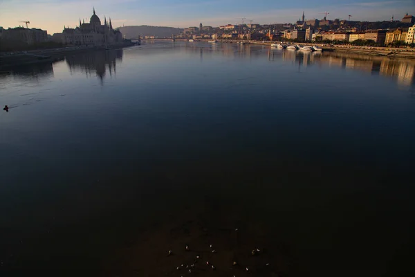 Vista Panorámica Budapest Una Nebulosa Mañana Otoño Con Río Danubio —  Fotos de Stock