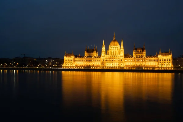 Budapeşte Macaristan Parlamentosu Nun Işıklı Binanın Gece Görünümü — Stok fotoğraf