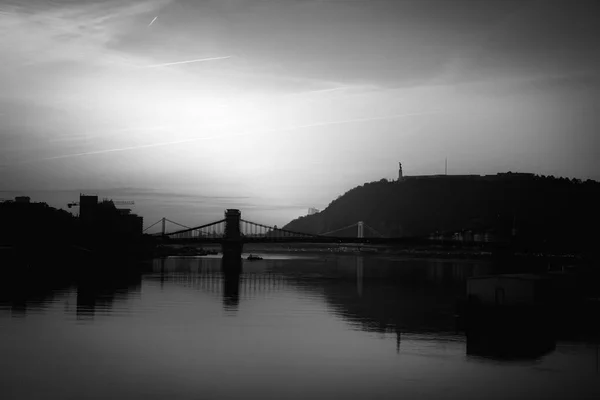 Szechenyi Řetězový Most Visutý Most Který Zahrnuje Řeky Dunaj Budapešť — Stock fotografie