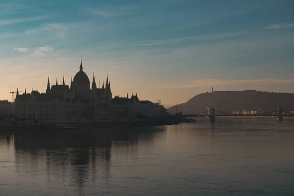 Panoramisch Uitzicht Boedapest Een Mistige Herfstochtend Met Donau Het Hongaarse — Stockfoto