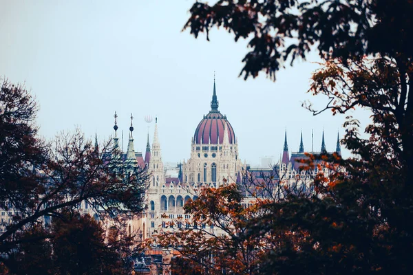 Panorama Med Byggnad Det Ungerska Parlamentet Vid Floden Donau Budapest — Stockfoto