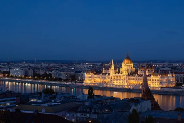 Nachtansicht Des Beleuchteten Gebäudes Des Ungarischen Parlaments Budapest — Stockfoto