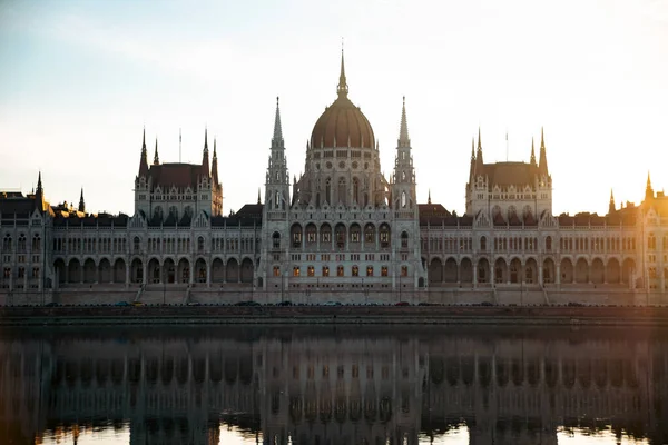 Панорамный Вид Будапешта Туманное Осеннее Утро Дунаем Венгерским Парламентом — стоковое фото