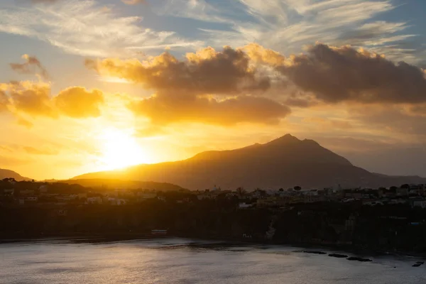 Magischer Sonnenuntergang Über Der Insel Procida Mit Der Insel Ischia — Stockfoto