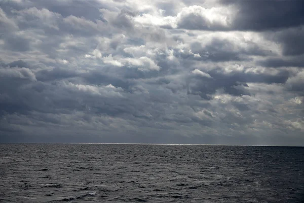 Prachtige Kleurrijke Lucht Met Naderende Storm Zee — Stockfoto