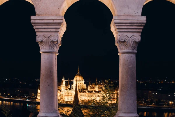 Nattvisning Upplysta Byggnaden Det Ungerska Parlamentet Budapest — Stockfoto