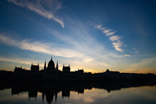 Panoramiczny Widok Budapesztu Mglisty Jesienny Poranek Dunajem Parlamentem Węgierskim — Zdjęcie stockowe