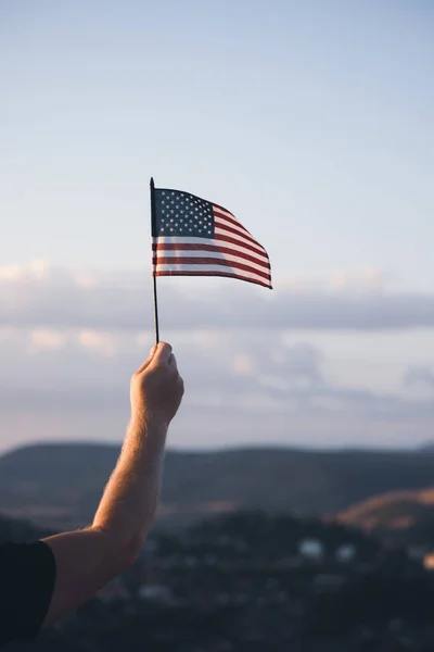 Man Holding American Usa Flag Sunset Independence Day Traveling America —  Fotos de Stock