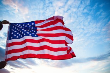 Amerika Birleşik Devletleri bayrağı dalgalanıyor