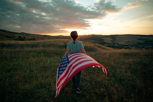 Mujer Joven Con Bandera Americana Día Independencia Viajar Concepto América — Foto de Stock
