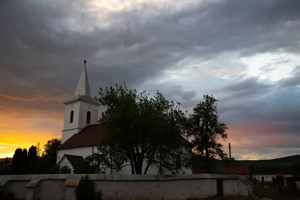 Une Vieille Église Dans Une Campagne Reculée Roumanie Avec Ciel — Photo