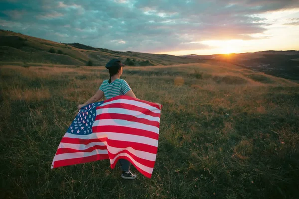 Giovane Donna Con Bandiera Americana Usa Giorno Indipendenza Viaggiare America — Foto Stock