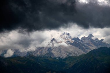 Karlı Marmolada Buzulu, Fassa Vadisi, Trentino Alto Adige, Dolomiti Sıradağları, İtalya