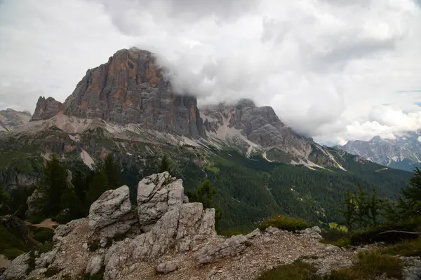 Yaz sisinde Tofana di Rozes Dolomitler, İtalya, Avrupa 'da