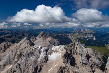 Dolomite Alpleri 'nde fantastik dramatik manzara. İtalya. Harika doğa manzarası..