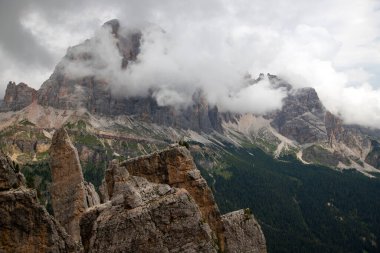 Yaz sisinde Tofana di Rozes Dolomitler, İtalya, Avrupa 'da