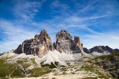 Yazın ünlü Tre Cime di Lavaredo. Alp Dağları manzarası. Dolomitler, Alpler, İtalya, Avrupa (Drei Zinnen)