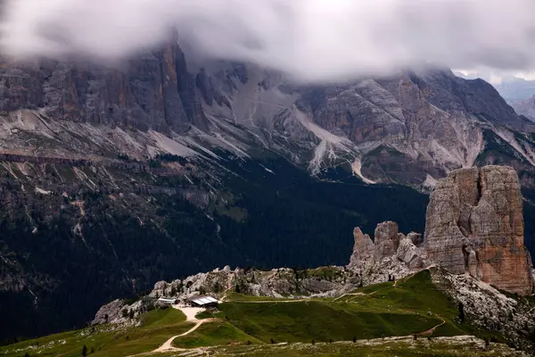 Majestueuze Cinque Torri Dolomieten Alpen Verbazingwekkende Natuur Landschap Achtergrond — Stockfoto