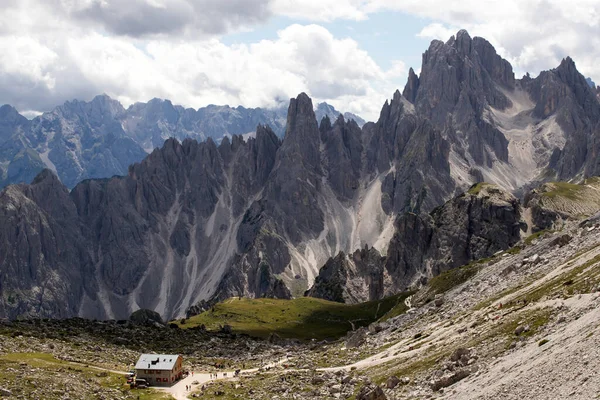 Rifugio Lavaredo Met Prachtige Bergtoppen Van Cadini Groep Sexten Dolomieten — Stockfoto