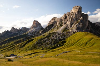 İtalyan Dolomites Dağı 'ndaki Nuvolau grubundan Ra Gusela Tepesi manzarası Giau Geçidi, Güney Tyrol İtalya.