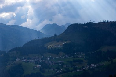 Selva di Cadore 'daki kilise. Selva di Cadore, İtalya 'nın Veneto bölgesinde Belluno ili' ne bağlı bir komündür..