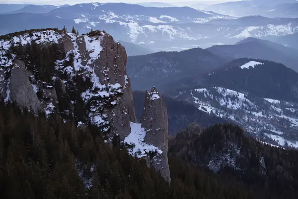 Vinterlandskap Magisk Solnedgång Ceahlau Berg Rumänien — Stockfoto