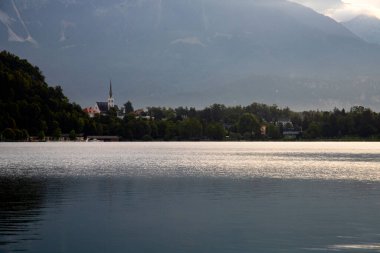 Slovenya Gölü. Küçük haccı olan güzel dağ gölü.. 