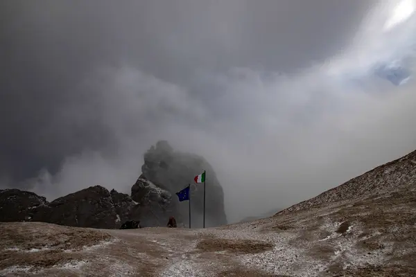 Rochas Montanha Marmolada Névoa Verão Dolomites Itália Fotos De Bancos De Imagens