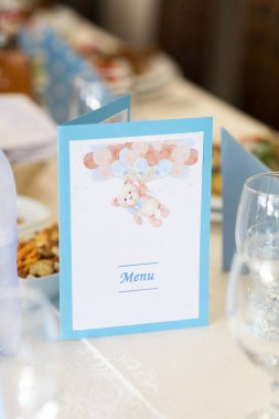 Masada yemek ve aperatif var.