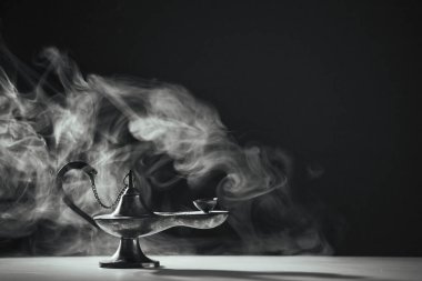 Ramazan Kareem geçmişi. Süslü Arapça lampion geceleri parlıyor