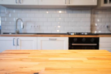 Kopya alanı ile ufuk mutfak üzerinde boş masa üstü