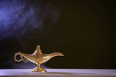 Ramazan Kareem, Müslüman kutsal ayı kutlayan tebrik kartı ve Aladdin 'in dilek lambası.