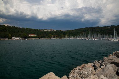 Yelkenliler Portopiccolo Marina, İtalya rıhtımına yanaştı.