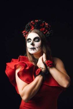 Cadılar Bayramı. Ölüler Günü. Çekici ve tehlikeli Calavera Catrina, şeker kafalı kız. Dia de los muertos.
