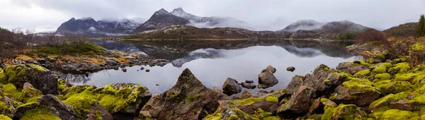 Panoramiczny Widok Ostre Szczyty Górskie Wysp Lofoten Norwegia — Zdjęcie stockowe