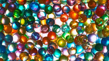 Çeşitli renk sıvı topları olan soyut arkaplan, makro çekim
