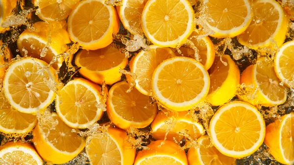 Freeze Motion Shot Splashing Fresh Lemons Close — Stock Photo, Image