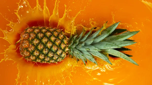 Freeze Motion Shot Splashing Fresh Pineapple — Stock Photo, Image