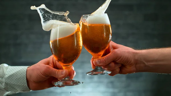 Freeze Motion Shot Clinking Two Glasses Beer Close — Zdjęcie stockowe