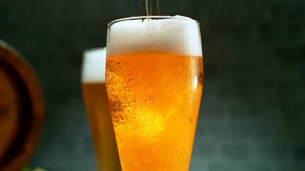 Freshly Brewed Beer Pint Vintage Backgorund Close — Fotografia de Stock
