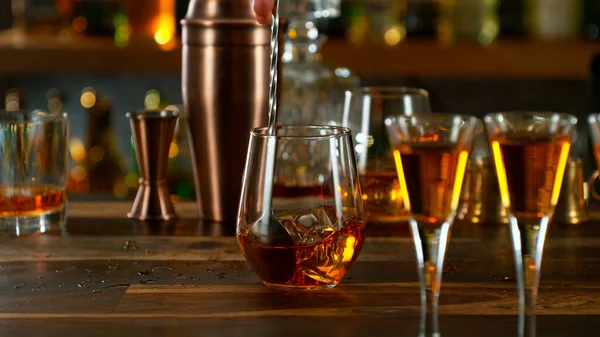 Close Pouring Whiskey Rum Pub — стоковое фото