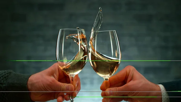 Freeze Motion Shot Clinking Two Glasses Wine Close — Stock Photo, Image
