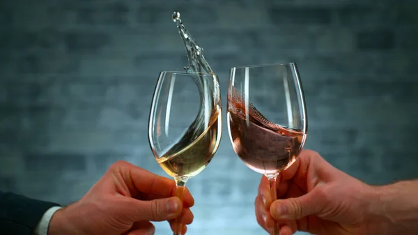 Freeze Motion Shot Clinking Two Glasses Wine Close — стоковое фото