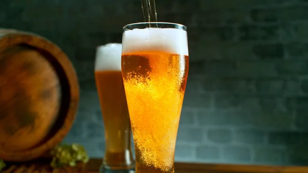Freshly Brewed Beer Pint Old Wooden Table Close — Fotografia de Stock
