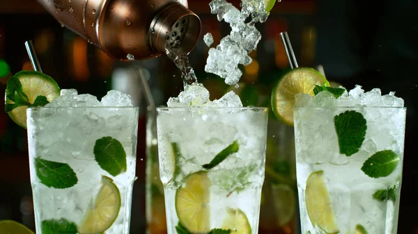Fresh Mojito Cocktails Bar Dark Toned Background — Stockfoto