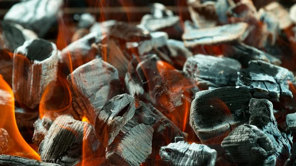 Bahçe Izgarasında Parlayan Kömür Dondurucu Film Çekimi Makro Çekim — Stok fotoğraf