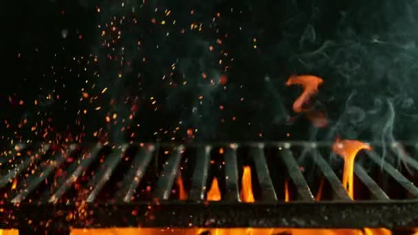 Super Slow Motion Shot Cast Iron Grate Φλόγες Φωτιάς Κινηματογραφήθηκε — Αρχείο Βίντεο